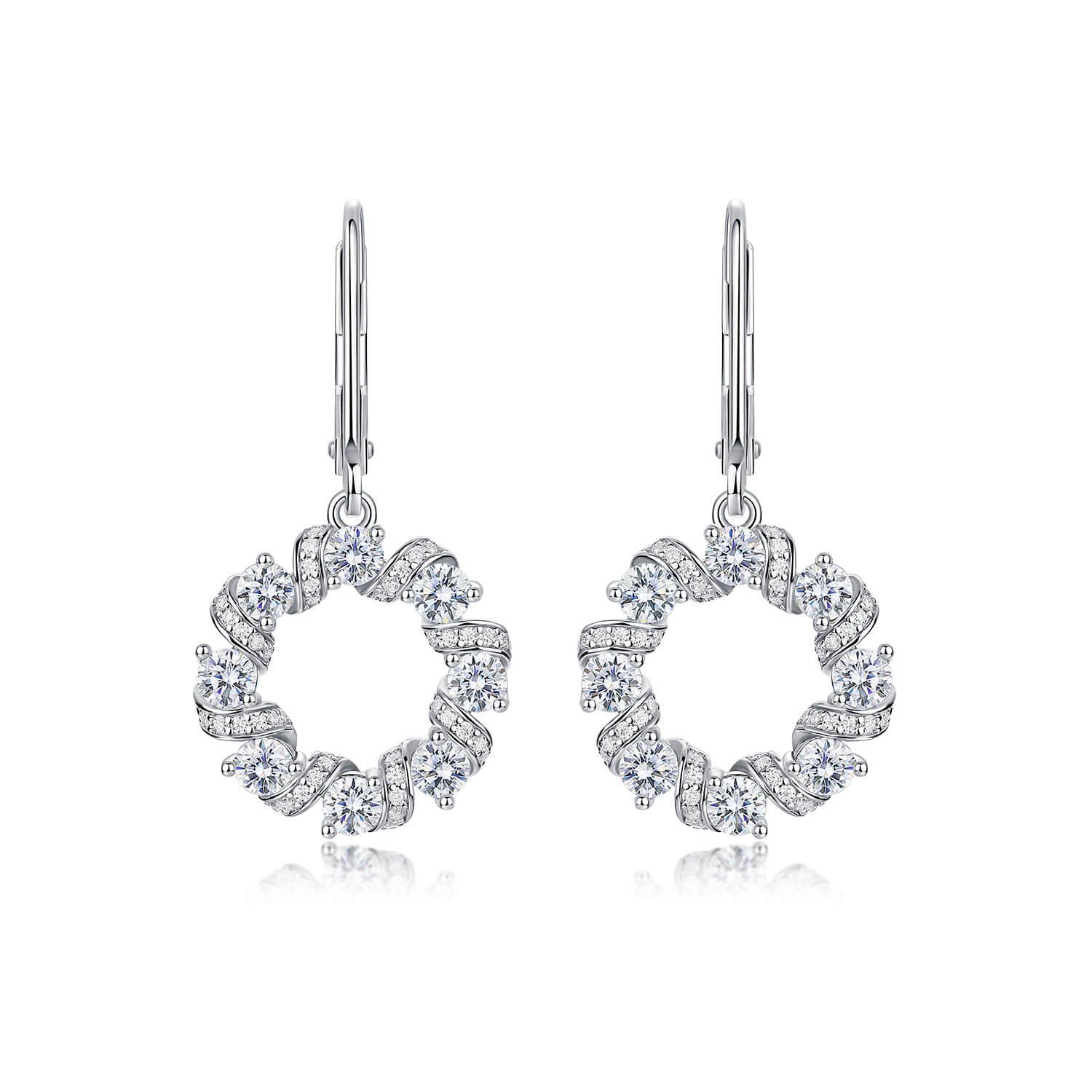 Bông tai khoen tròn đính đá Moissanite hình ngôi sao lấp lánh. Bông tai khoen tròn đính đá Moissanite hình ngôi sao lấp lánh.