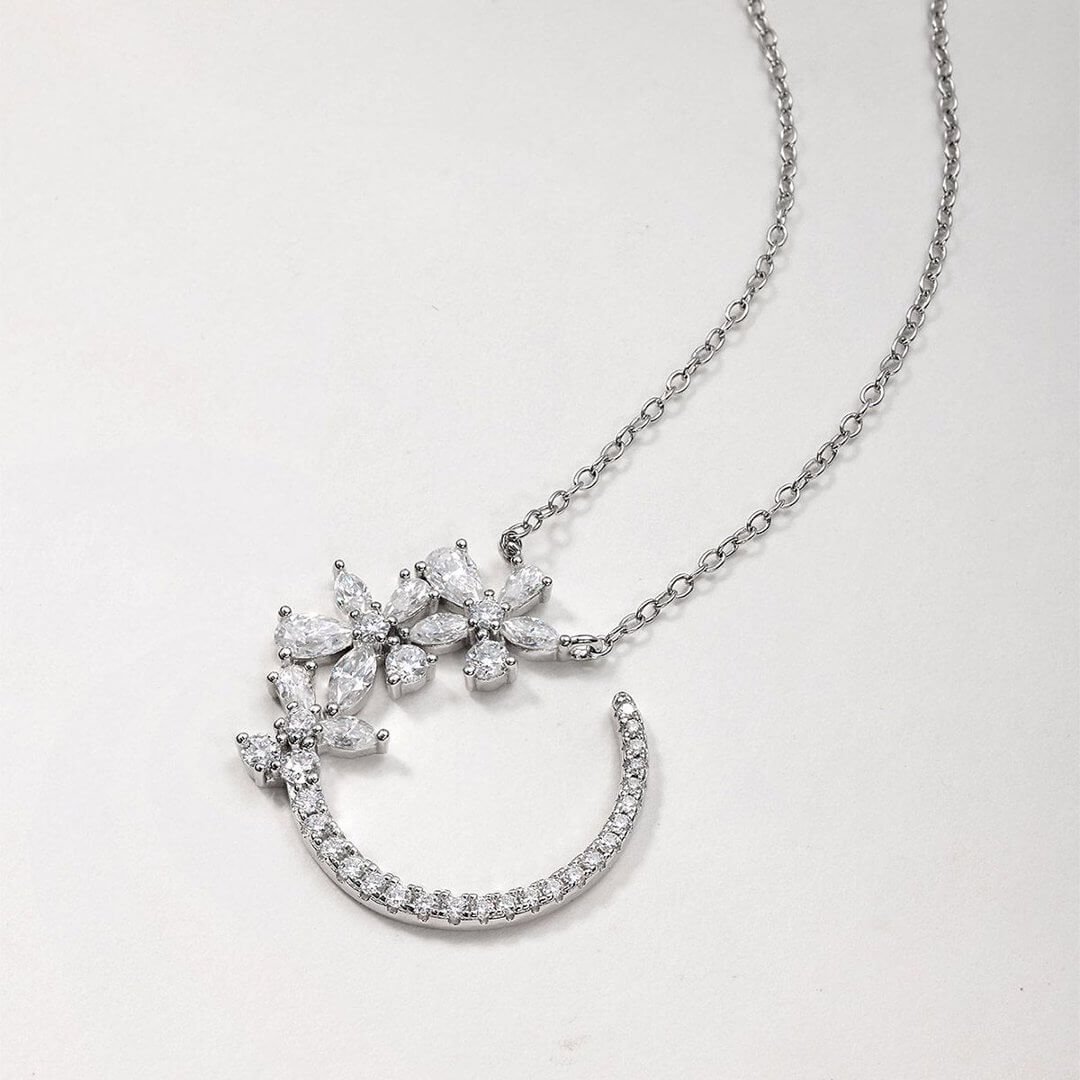 Collier pendentif en moissanite « Nuit étoilée et fleurs » Collier pendentif en moissanite « Nuit étoilée et fleurs »
