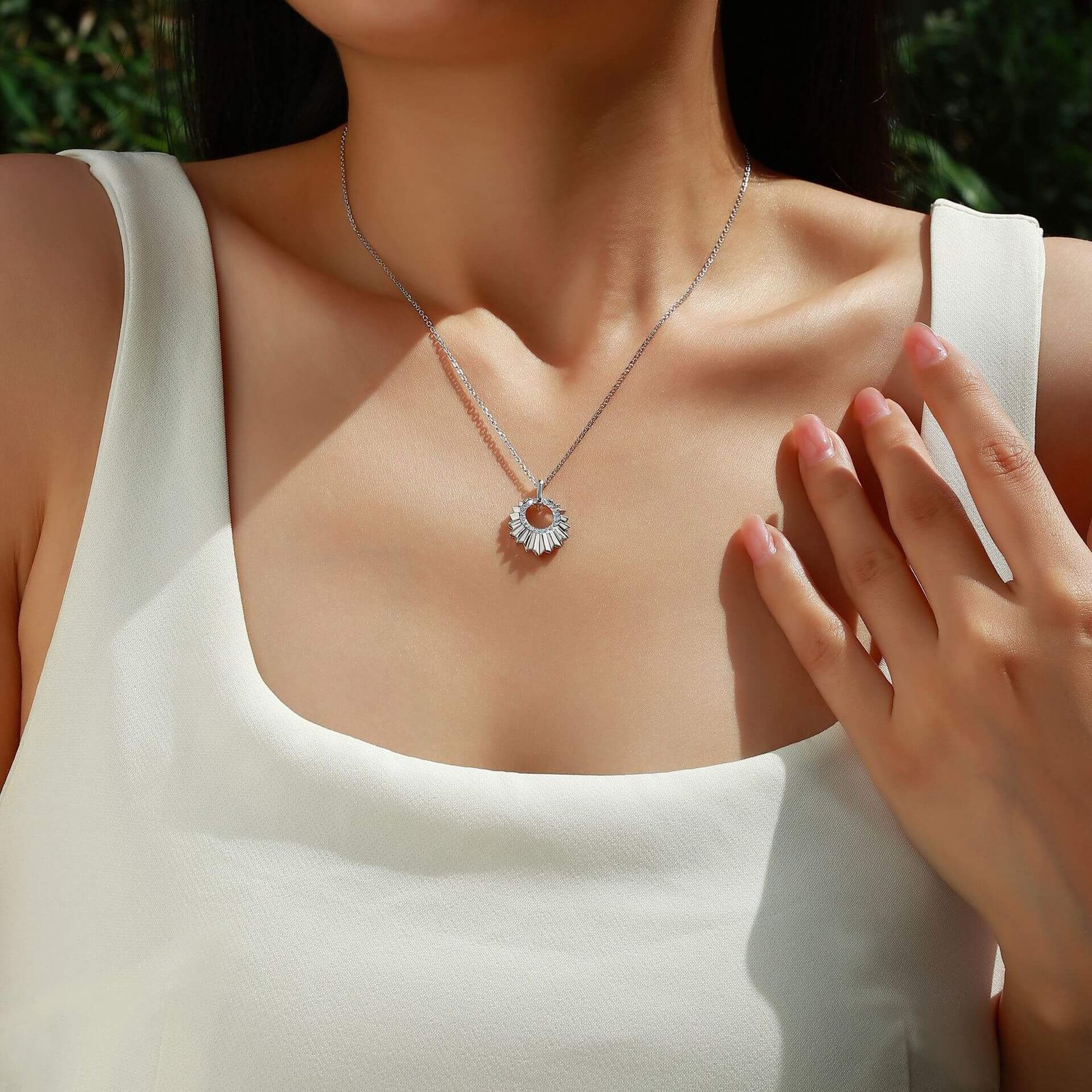 Collier pendentif tournesol en moissanite Collier pendentif tournesol en moissanite