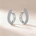U-shaped three rows of round moissanite hoop earrings 3 Серьги-кольца U-образной формы, состоящие из трех рядов круглых муассанитов.