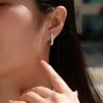 U-shaped three rows of round moissanite hoop earrings 5 Серьги-кольца U-образной формы, состоящие из трех рядов круглых муассанитов.