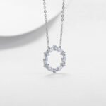 Collana con pendente a forma di ghirlanda in moissanite marquise