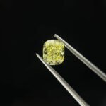 1,07 ct kussenslijp fancy gele laboratoriumdiamant