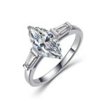 Marquise cut Moissanite three stones engagement ring 1 Anel de noivado com três pedras de moissanita lapidada em marquise