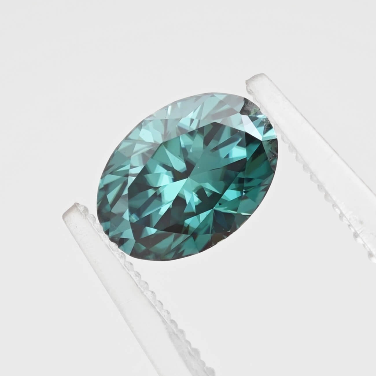 oval cut green Moissanite 01