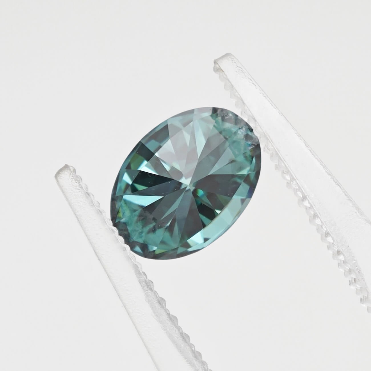 oval cut green Moissanite 02