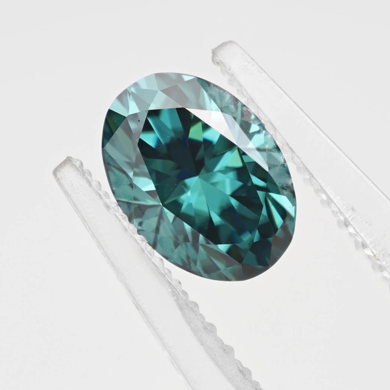oval cut green Moissanite 03