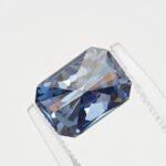 Strahlend geschliffener blauer Moissanit 02