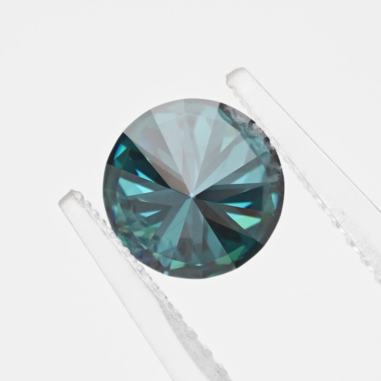 round brilliant cut green Moissanite 02
