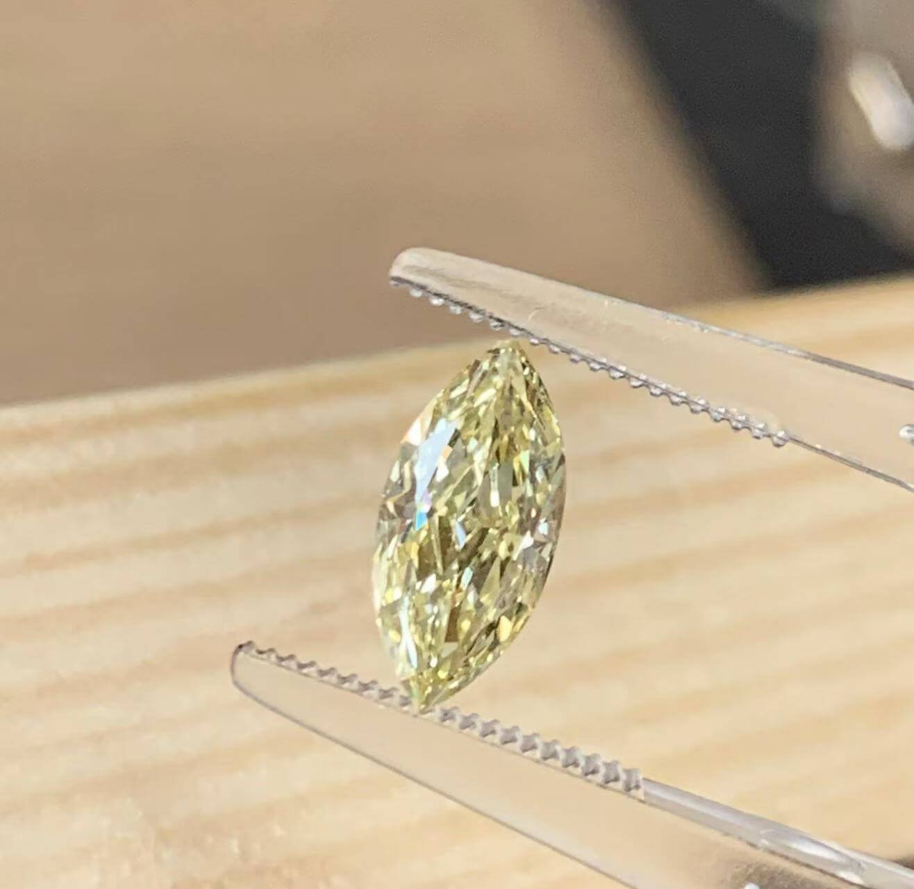 1,05 ct marquise geslepen, fancy intens gele laboratoriumdiamant 1,05 ct marquise geslepen, fancy intens gele laboratoriumdiamant