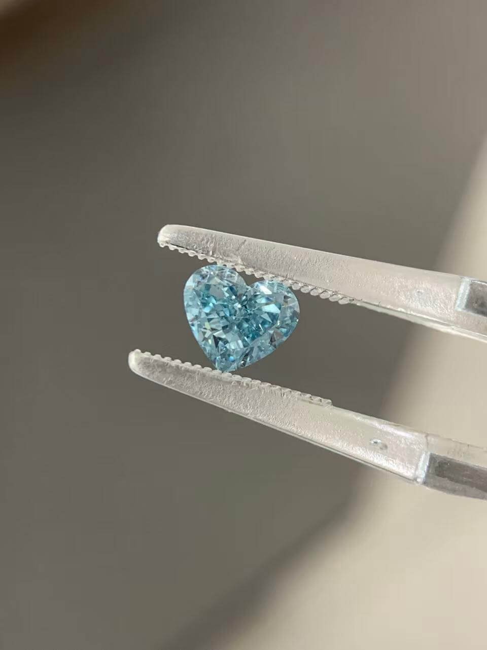 Diamante de laboratório azul intenso de 1,11 ct com lapidação em coração