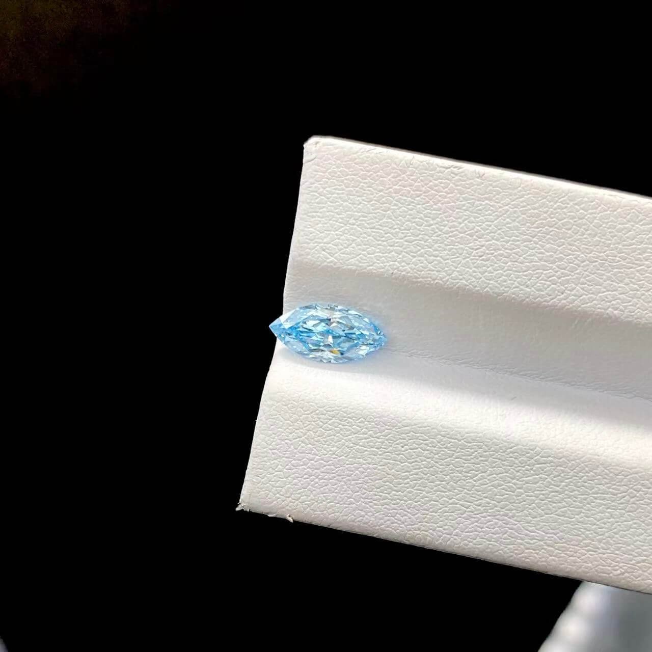 Kim cương nhân tạo màu xanh đậm, cắt hình marquise, 1,11 carat