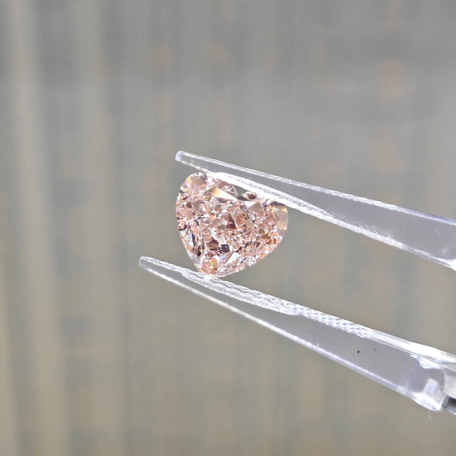2.55ct heart cut fancy pink lab grown diamond 2.55ct heart cut fancy pink lab grown diamond