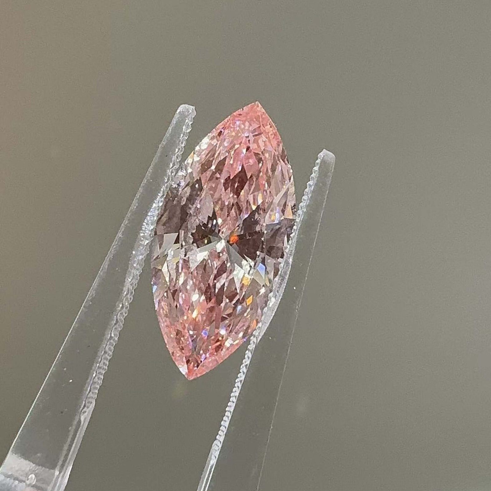 3,01 ct marquise geslepen, fancy vivid pink laboratoriumdiamant 3,01 ct marquise geslepen, fancy vivid pink laboratoriumdiamant