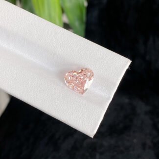 Diamant de laboratoire rose intense taille cœur de 3,02 ct