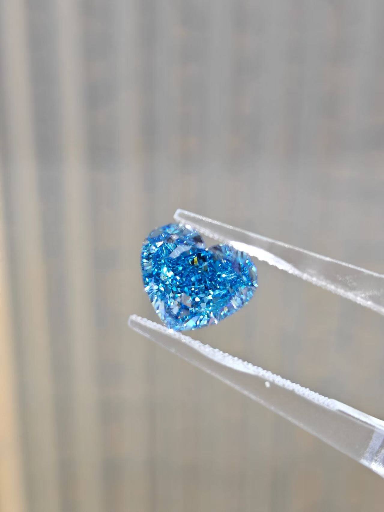 Diamante de laboratório azul vívido sofisticado com lapidação em coração de 3,31 ct
