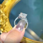 4 prongs princess cut lab grown diamond engagement ring 5 Anel de noivado com diamante cultivado em laboratório com lapidação princesa e quatro garras