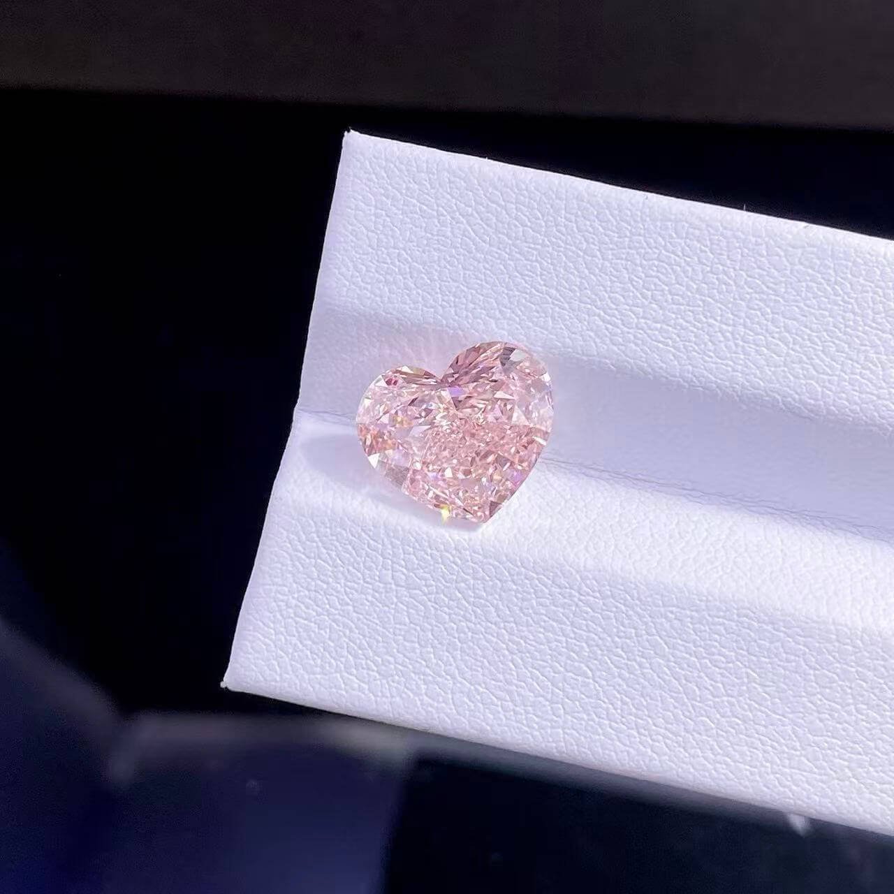 5.02ct heart cut fancy intense pink lab grown diamond 5.02ct heart cut fancy intense pink lab grown diamond