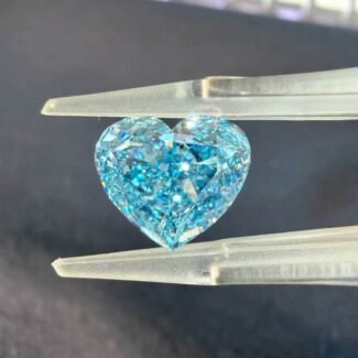 Diamante sintético azul intenso de talla corazón de 5,20 quilates