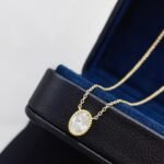 Bezel setting oval cut lab grown diamond necklace 2 Halskette mit oval geschliffenem, im Labor gezüchtetem Diamanten in Lünettenfassung