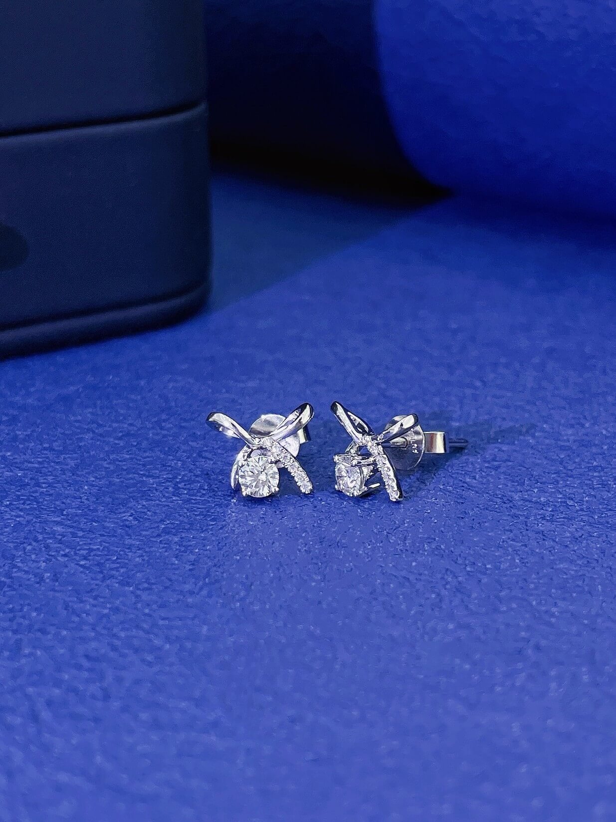 Bow shaped round cut lab grown diamond earrings stud Bow shaped round cut lab grown diamond earrings stud