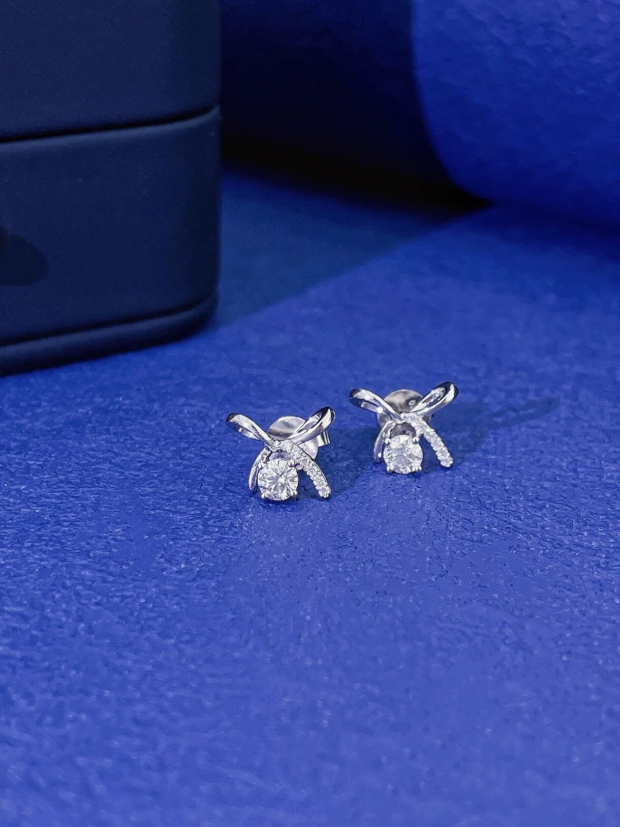 Bow shaped round cut lab grown diamond earrings stud Bow shaped round cut lab grown diamond earrings stud