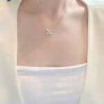 Marquise cut four-leaf clover diamond pendant necklace 5 Halskette mit Diamantanhänger in Form eines vierblättrigen Kleeblatts im Marquise-Schliff