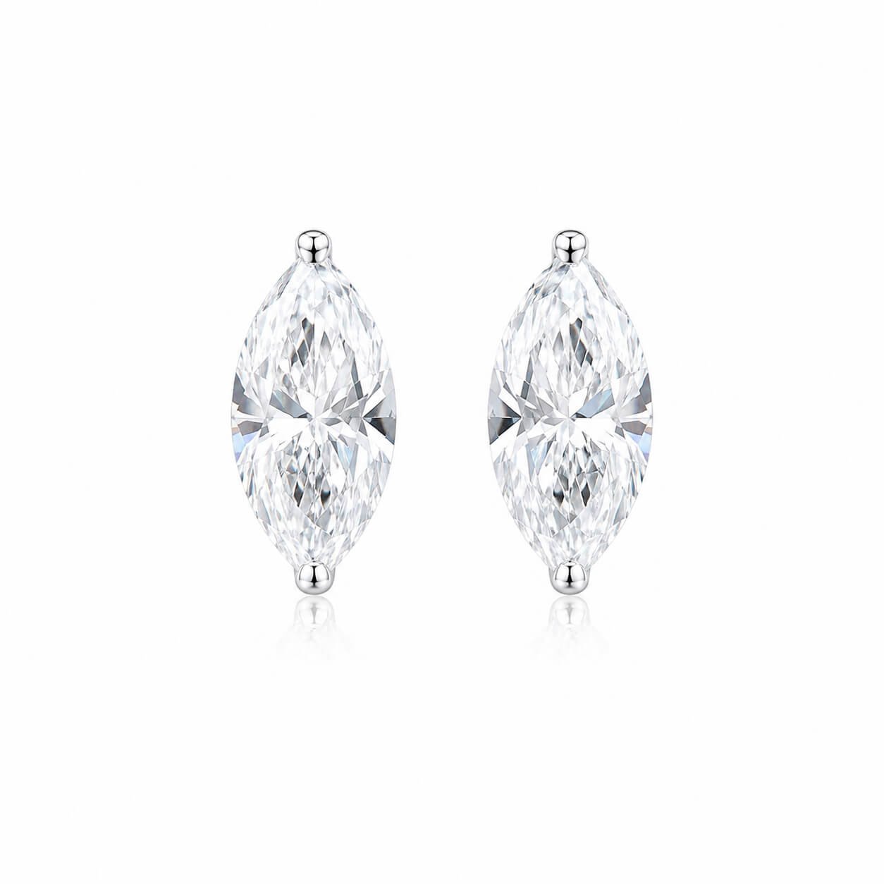 Oorbellen met marquise geslepen, in het laboratorium gekweekte diamanten.