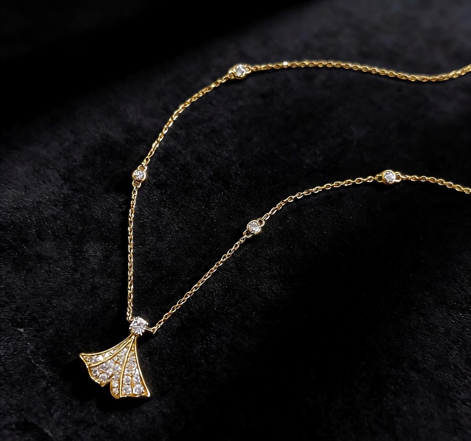 Mermaid tail lab grown diamond pendant necklace Mermaid tail lab grown diamond pendant necklace