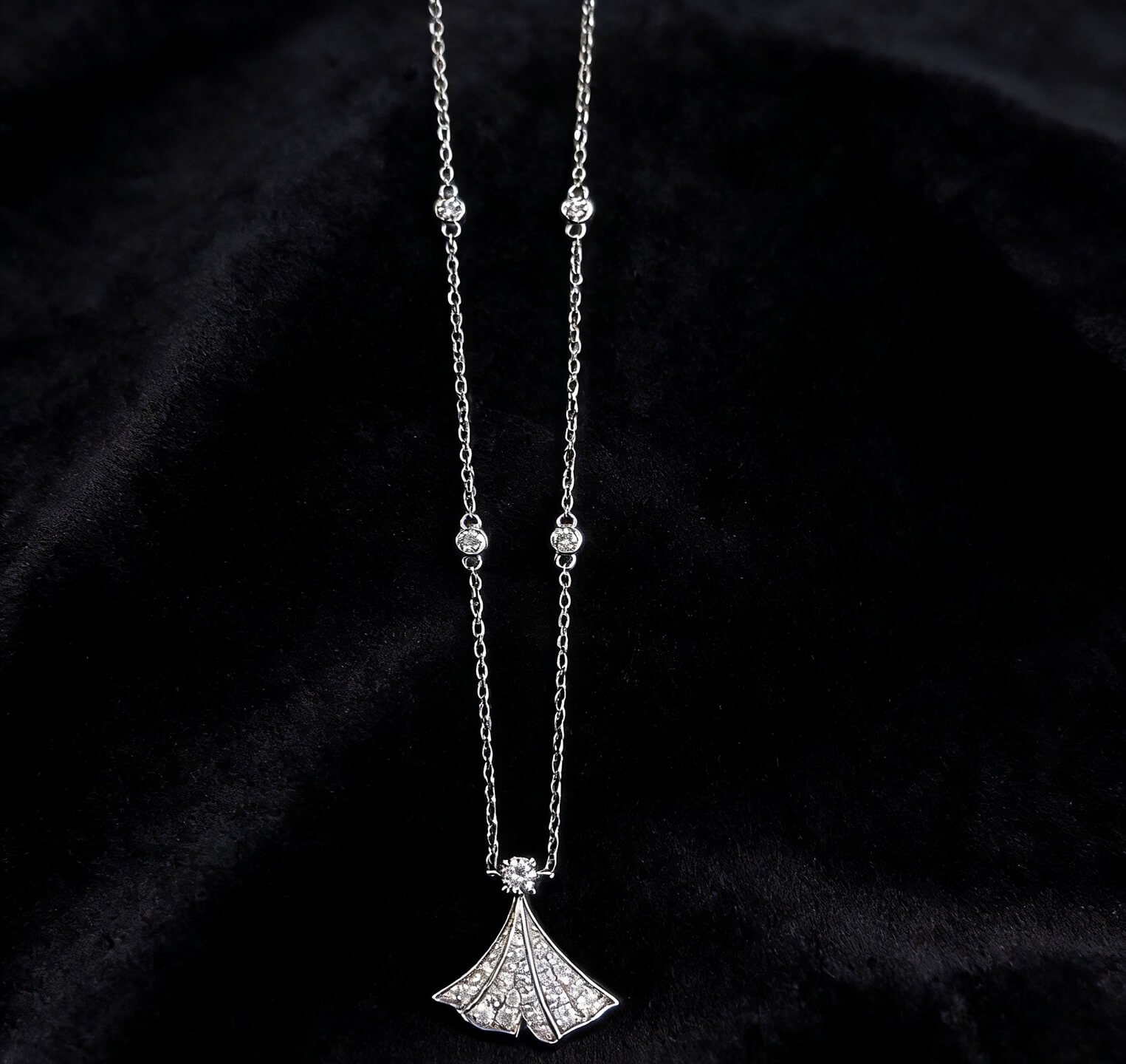 Mermaid tail lab grown diamond pendant necklace Mermaid tail lab grown diamond pendant necklace