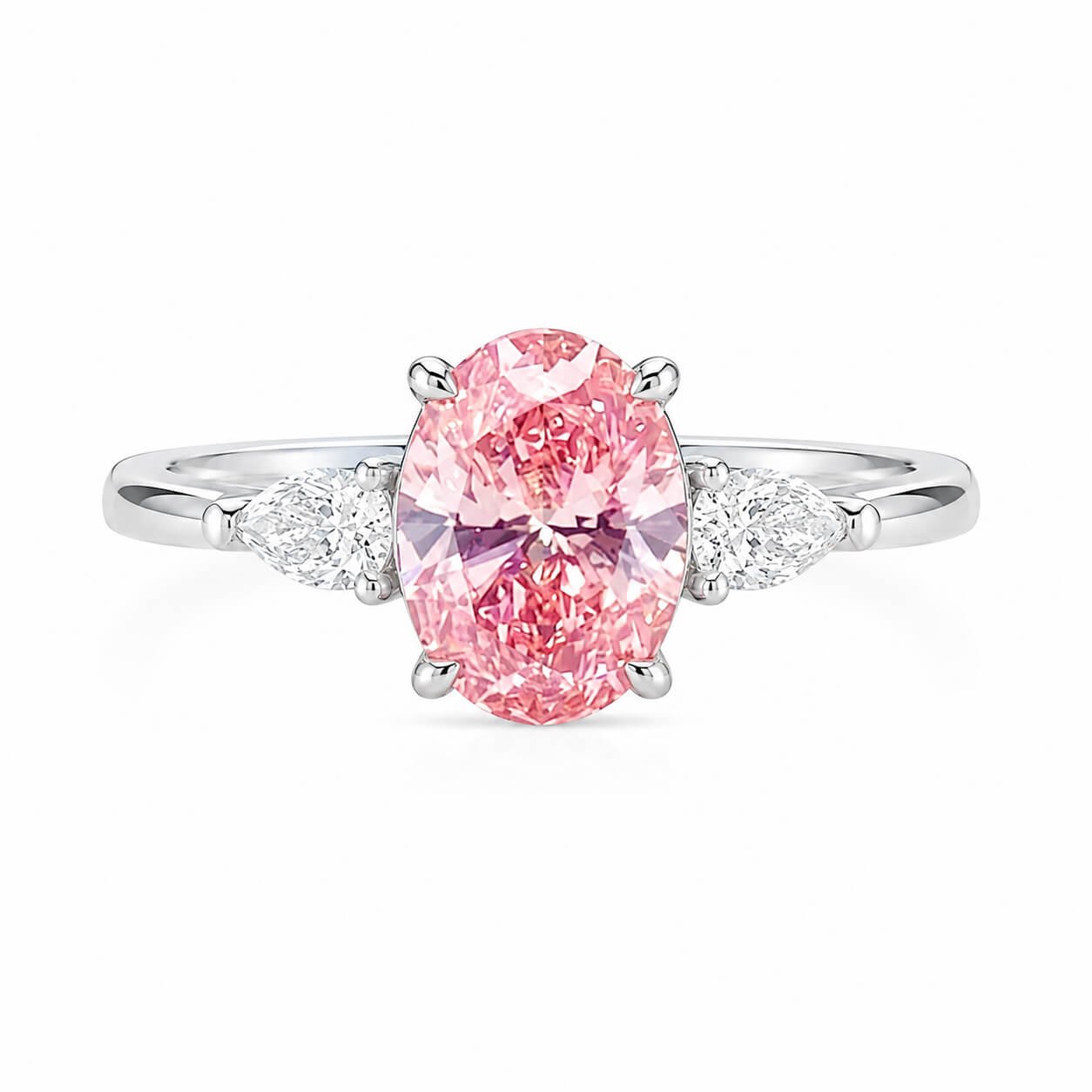 Anillo de compromiso de tres piedras con diamantes rosas cultivados en laboratorio y talla ovalada Anillo de compromiso de tres piedras con diamantes rosas cultivados en laboratorio y talla ovalada