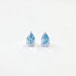 Puce d'oreille en diamant bleu de laboratoire taille poire 1 Boucles d'oreilles puces en diamant bleu de laboratoire taille poire