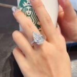 bague de fiançailles avec diamant de laboratoire taille poire