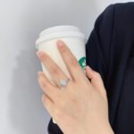 Verlobungsring mit birnenförmigem, im Labor gezüchtetem Diamanten 02