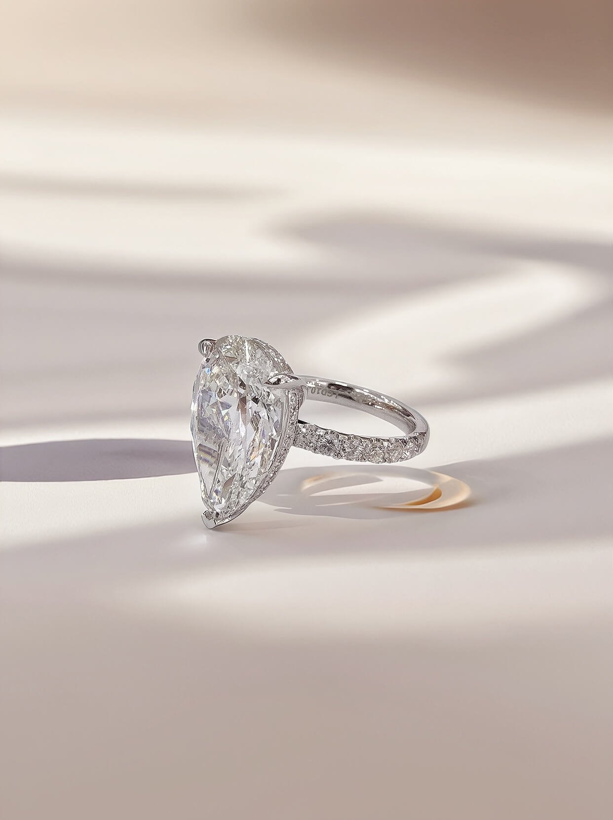 bague de fiançailles avec diamant de laboratoire taille poire