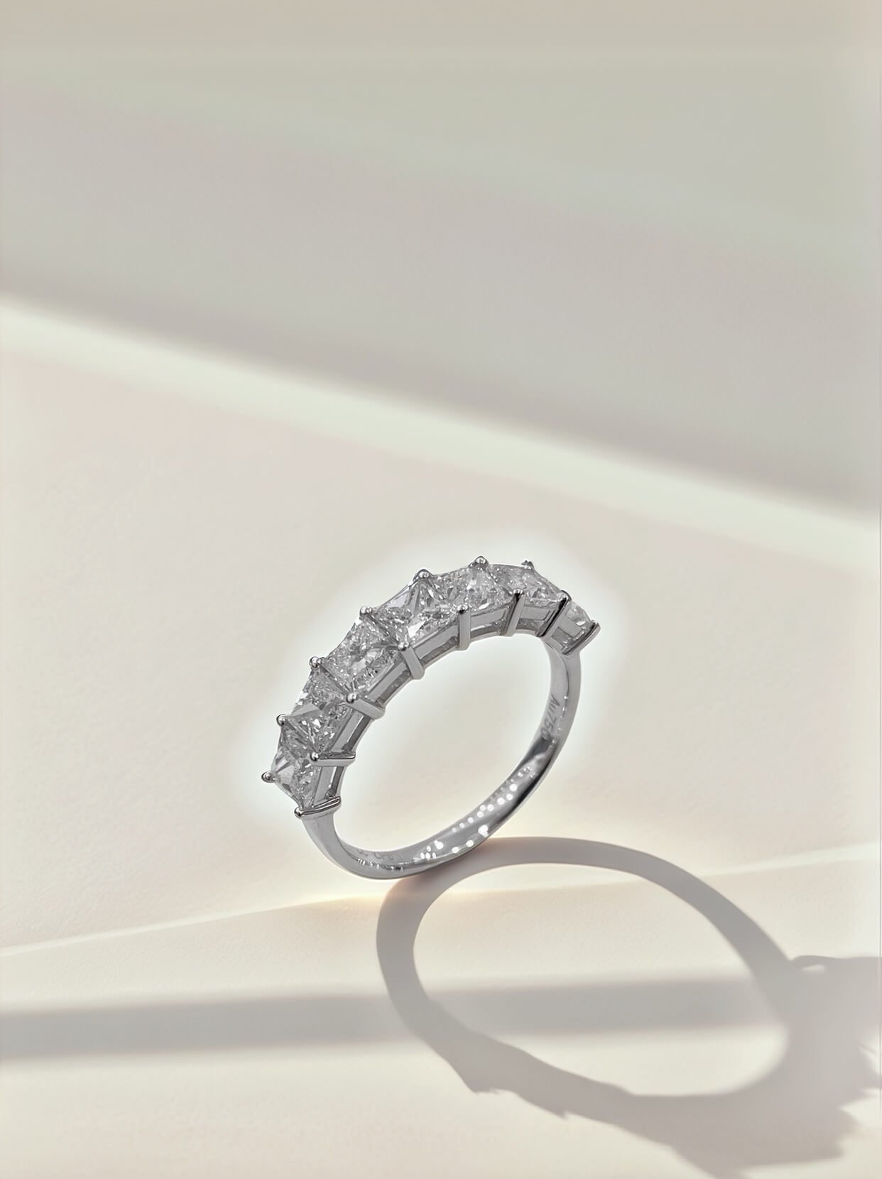 prinsesgeslepen, in het laboratorium gekweekte diamanten jubileum trouwring