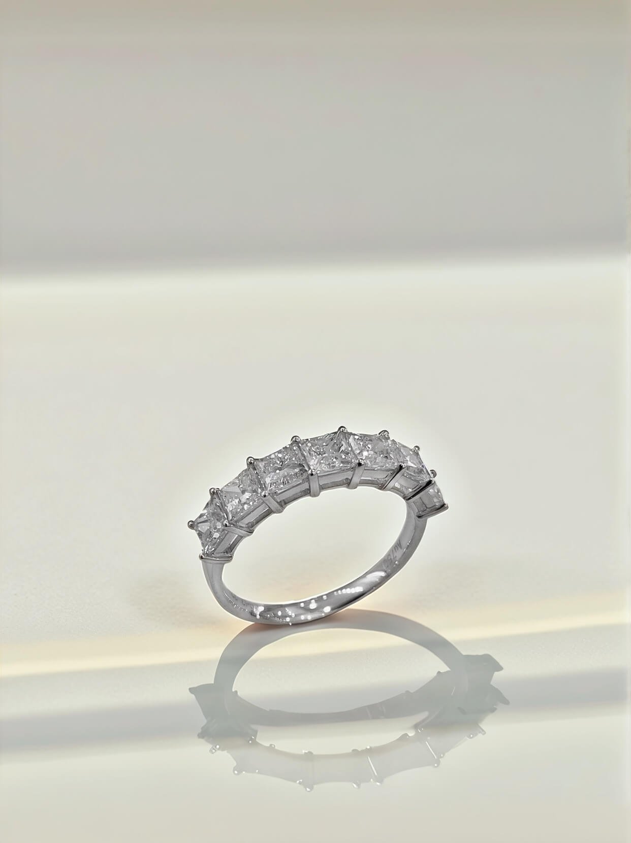 prinsesgeslepen, in het laboratorium gekweekte diamanten jubileum trouwring
