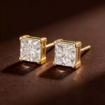 Brincos de pino com diamante de corte princesa cultivado em laboratório.