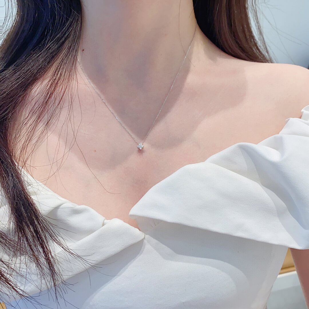 Round cut four-leaf clover lab grown diamond necklace