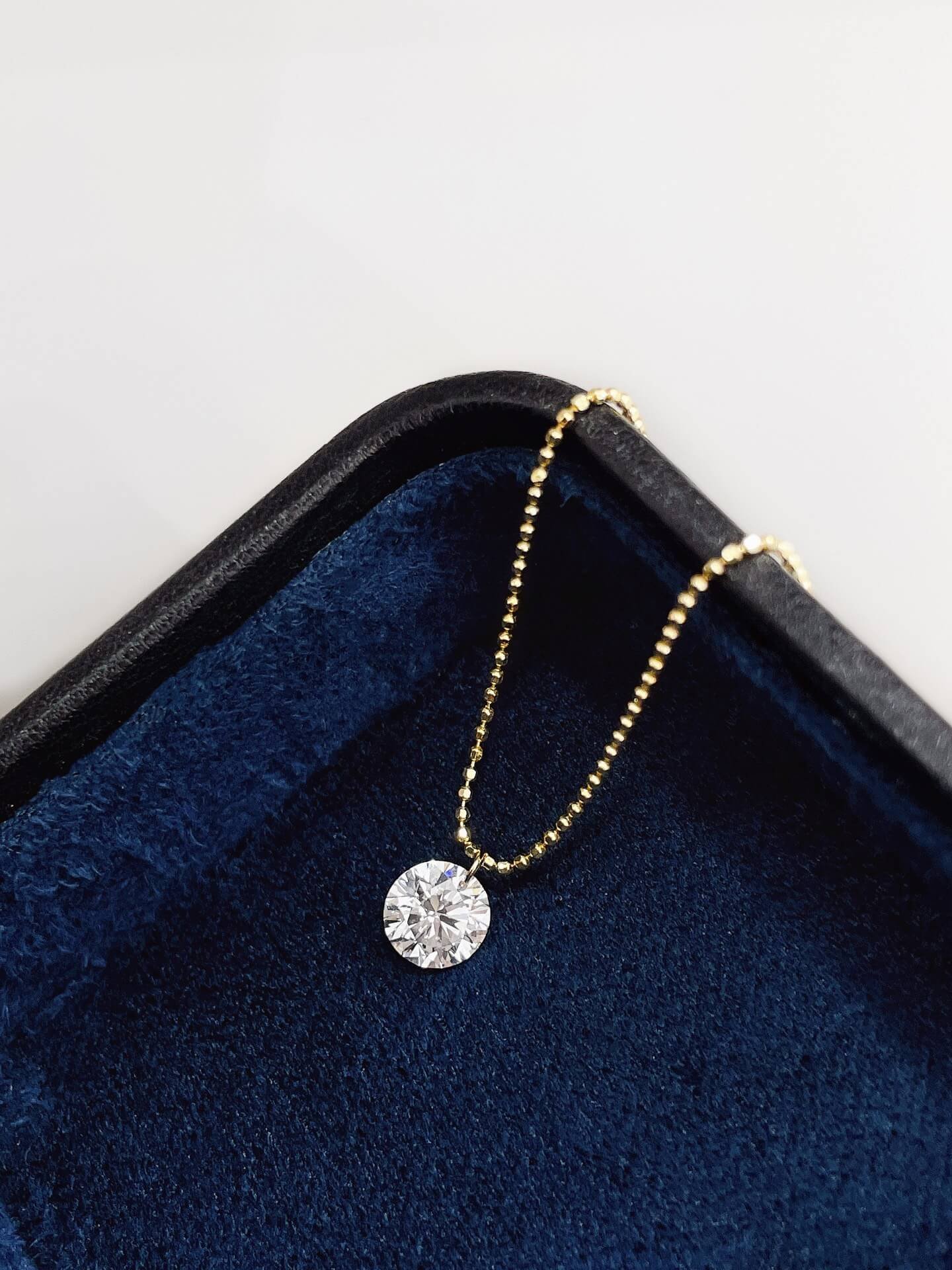 Round cut lab grown diamond pendant necklace Round cut lab grown diamond pendant necklace