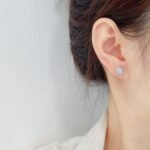 Round lab grown diamond starry sky surround earrings stud 6 Orecchini a lobo rotondi con contorno cielo stellato e diamanti creati in laboratorio.