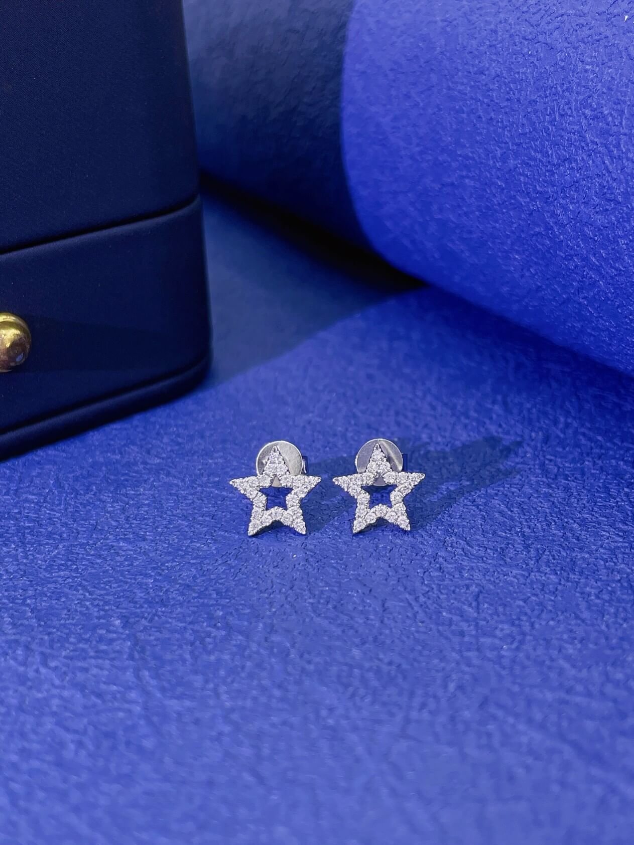 Star shaped lab grown diamond earrings stud