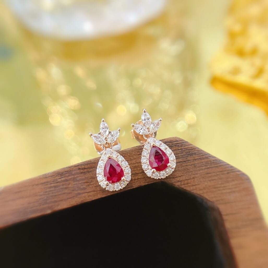 Three-leaf clover design pear cut lab grown ruby earrings stud Three-leaf clover design pear cut lab grown ruby earrings stud