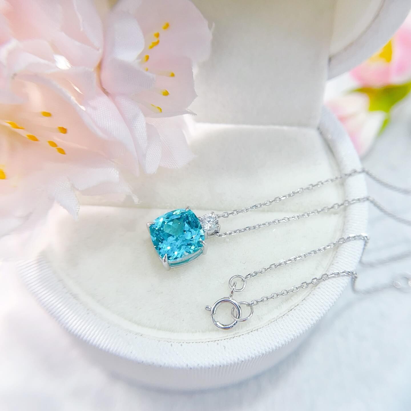 Cushion cut lab grown paraiba pendant necklace Cushion cut lab grown paraiba pendant necklace