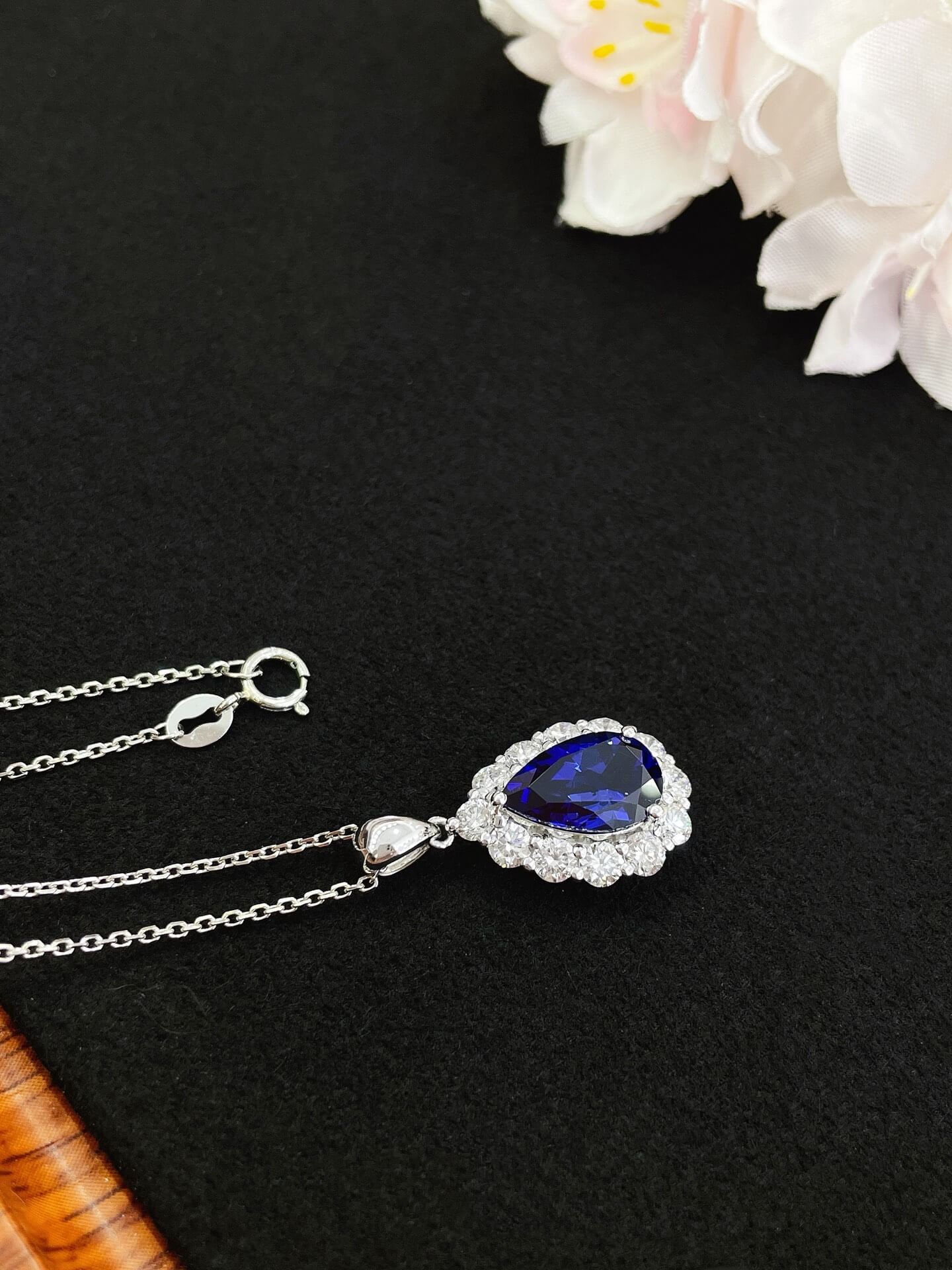 Halo setting pear cut lab grown sapphire pendant necklace 01 Halo setting pear cut lab grown sapphire pendant necklace 01