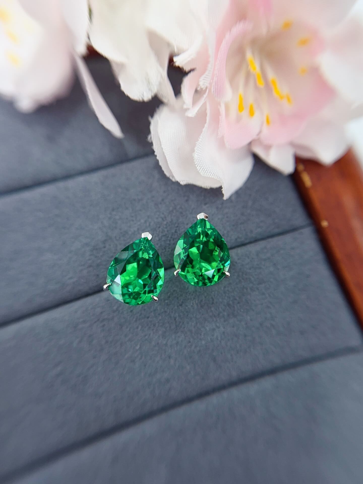 Pear cut lab grown emerald earrings stud Pear cut lab grown emerald earrings stud